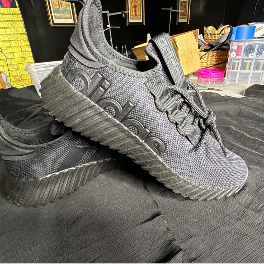 Men’s Adidas Kaptir Flow size 11 brand new